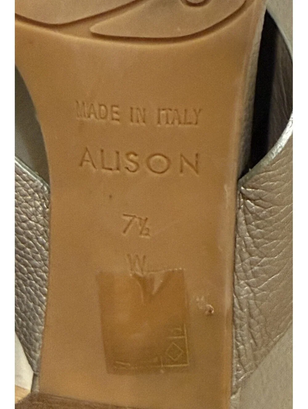 Brighton Alison Women’s 7.5 M Silver Leather Medallion Block Heel Sandals Italy